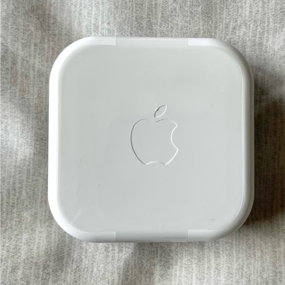 Apple earbuds - Picture 2 of 5